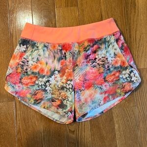 Girls Athleta Run the World 3" short size large